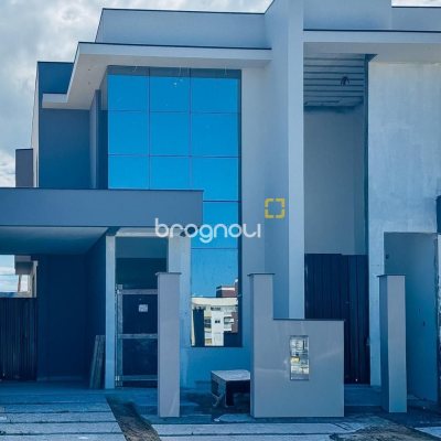 Casa com 157m², 3 quartos (sendo 3 suítes), 2 garagens, no bairro Campeche em Florianópolis