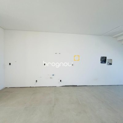 Casa com 157m², 3 quartos (sendo 3 suítes), 2 garagens, no bairro Campeche em Florianópolis