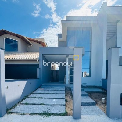 Casa com 157m², 3 quartos (sendo 3 suítes), 2 garagens, no bairro Campeche em Florianópolis