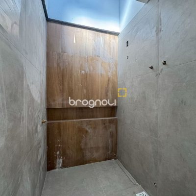 Casa com 157m², 3 quartos (sendo 3 suítes), 2 garagens, no bairro Campeche em Florianópolis