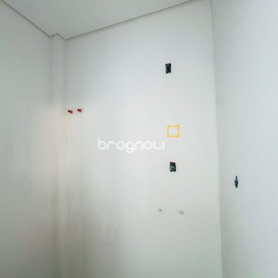 Casa com 157m², 3 quartos (sendo 3 suítes), 2 garagens, no bairro Campeche em Florianópolis