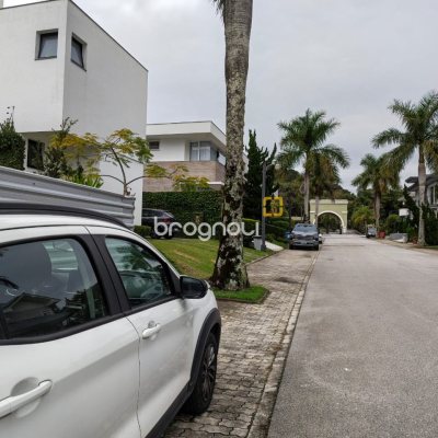 Terreno com 450m², no bairro Jurerê em Florianópolis
