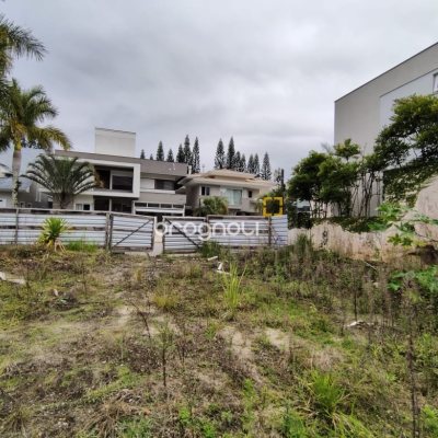 Terreno com 450m², no bairro Jurerê em Florianópolis