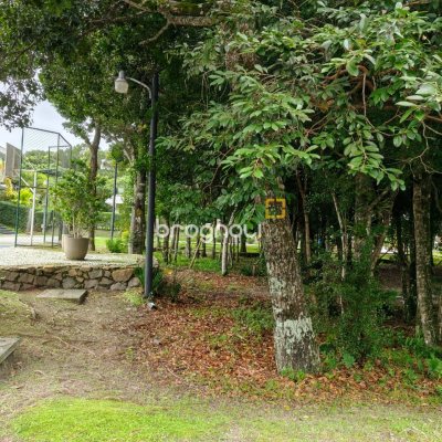 Terreno com 450m², no bairro Jurerê em Florianópolis