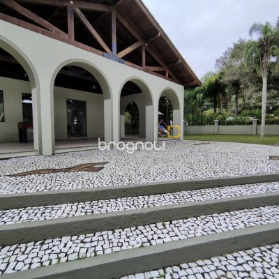 Terreno com 450m², no bairro Jurerê em Florianópolis