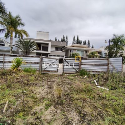 Terreno com 450m², no bairro Jurerê em Florianópolis
