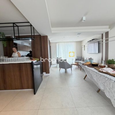 Apartamento com 101m², 3 quartos (sendo 1 suíte), 1 garagem, no bairro Campinas em São José