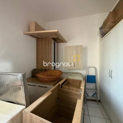 Apartamento com 101m², 3 quartos (sendo 1 suíte), 1 garagem, no bairro Campinas em São José