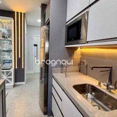 Apartamento com 90m², 2 quartos (sendo 2 suítes), 2 garagens, no bairro Jurerê Internacional em Florianópolis