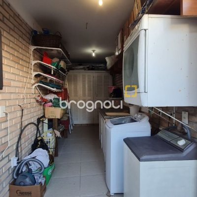 Casa com 305m², 3 quartos (sendo 3 suítes), 3 garagens, no bairro Pântano do Sul em Florianópolis