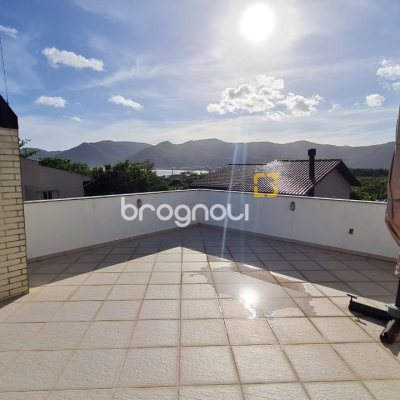 Casa com 305m², 3 quartos (sendo 3 suítes), 3 garagens, no bairro Pântano do Sul em Florianópolis