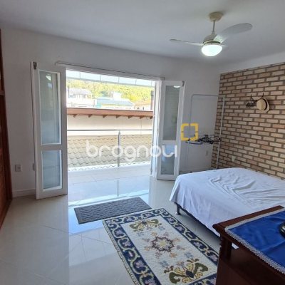 Casa com 305m², 3 quartos (sendo 3 suítes), 3 garagens, no bairro Pântano do Sul em Florianópolis