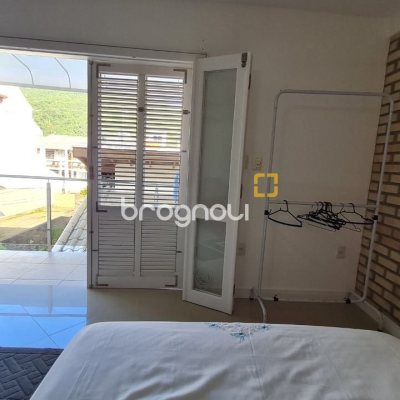 Casa com 305m², 3 quartos (sendo 3 suítes), 3 garagens, no bairro Pântano do Sul em Florianópolis
