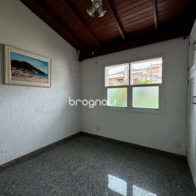 Casa com 305m², 3 quartos (sendo 3 suítes), 3 garagens, no bairro Pântano do Sul em Florianópolis