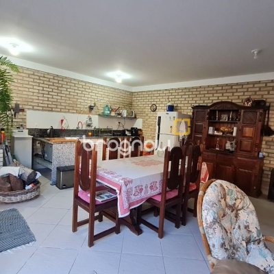 Casa com 305m², 3 quartos (sendo 3 suítes), 3 garagens, no bairro Pântano do Sul em Florianópolis