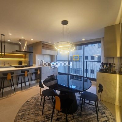 Apartamento com 94m², 3 quartos (sendo 1 suíte), 2 garagens, no bairro Estreito em Florianópolis