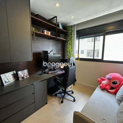 Apartamento com 94m², 3 quartos (sendo 1 suíte), 2 garagens, no bairro Estreito em Florianópolis