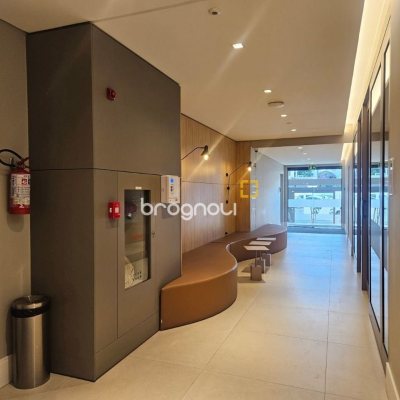 Apartamento com 94m², 3 quartos (sendo 1 suíte), 2 garagens, no bairro Estreito em Florianópolis