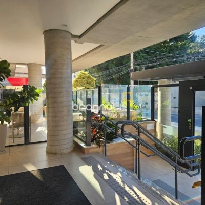 Apartamento com 94m², 3 quartos (sendo 1 suíte), 2 garagens, no bairro Estreito em Florianópolis