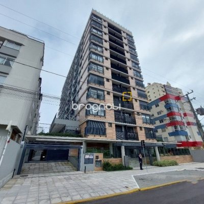 Apartamento com 94m², 3 quartos (sendo 1 suíte), 2 garagens, no bairro Estreito em Florianópolis