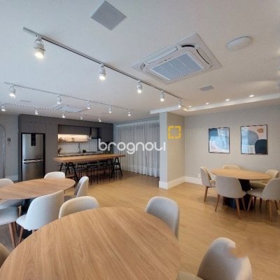 Apartamento com 94m², 3 quartos (sendo 1 suíte), 2 garagens, no bairro Estreito em Florianópolis