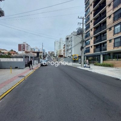Apartamento com 94m², 3 quartos (sendo 1 suíte), 2 garagens, no bairro Estreito em Florianópolis