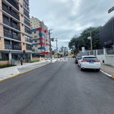 Apartamento com 94m², 3 quartos (sendo 1 suíte), 2 garagens, no bairro Estreito em Florianópolis