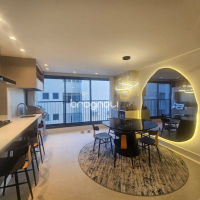 Apartamento com 94m², 3 quartos (sendo 1 suíte), 2 garagens, no bairro Estreito em Florianópolis