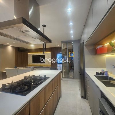 Apartamento com 94m², 3 quartos (sendo 1 suíte), 2 garagens, no bairro Estreito em Florianópolis