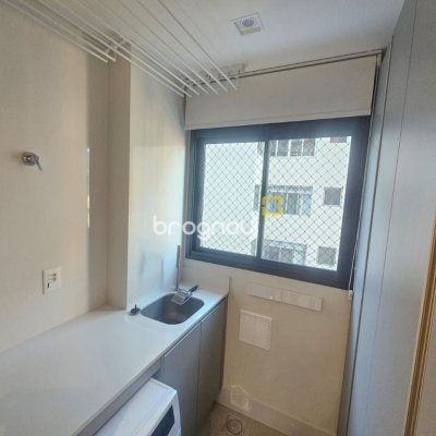 Apartamento com 94m², 3 quartos (sendo 1 suíte), 2 garagens, no bairro Estreito em Florianópolis