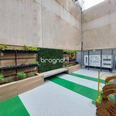 Apartamento com 94m², 3 quartos (sendo 1 suíte), 2 garagens, no bairro Estreito em Florianópolis