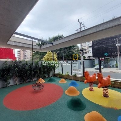 Apartamento com 94m², 3 quartos (sendo 1 suíte), 2 garagens, no bairro Estreito em Florianópolis