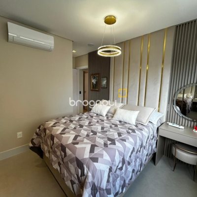Apartamento com 94m², 3 quartos (sendo 1 suíte), 2 garagens, no bairro Estreito em Florianópolis