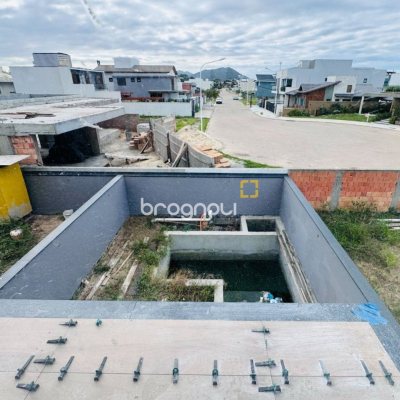 Casa com 174m², 3 quartos (sendo 3 suítes), 2 garagens, no bairro Campeche em Florianópolis