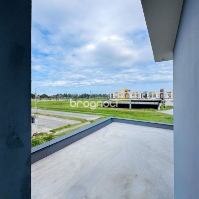 Casa com 174m², 3 quartos (sendo 3 suítes), 2 garagens, no bairro Campeche em Florianópolis