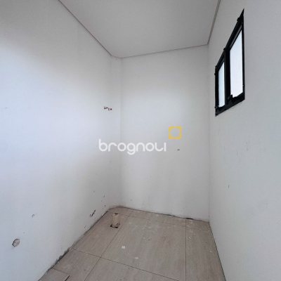 Casa com 174m², 3 quartos (sendo 3 suítes), 2 garagens, no bairro Campeche em Florianópolis