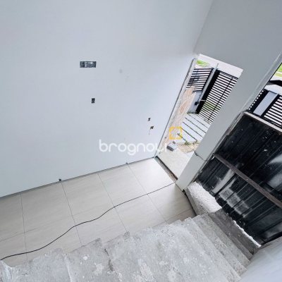Casa com 174m², 3 quartos (sendo 3 suítes), 2 garagens, no bairro Campeche em Florianópolis