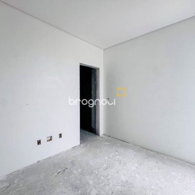 Casa com 174m², 3 quartos (sendo 3 suítes), 2 garagens, no bairro Campeche em Florianópolis