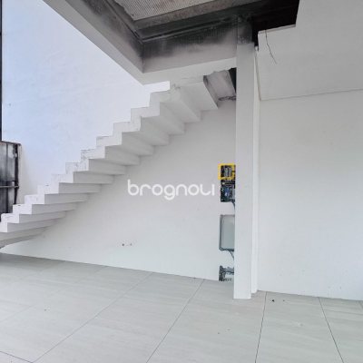 Casa com 174m², 3 quartos (sendo 3 suítes), 2 garagens, no bairro Campeche em Florianópolis