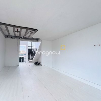 Casa com 174m², 3 quartos (sendo 3 suítes), 2 garagens, no bairro Campeche em Florianópolis