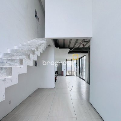 Casa com 174m², 3 quartos (sendo 3 suítes), 2 garagens, no bairro Campeche em Florianópolis