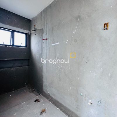Casa com 174m², 3 quartos (sendo 3 suítes), 2 garagens, no bairro Campeche em Florianópolis