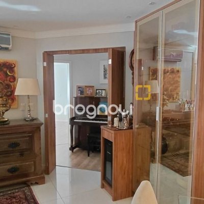 Apartamento com 115m², 3 quartos (sendo 1 suíte), 2 garagens, no bairro Agronômica em Florianópolis