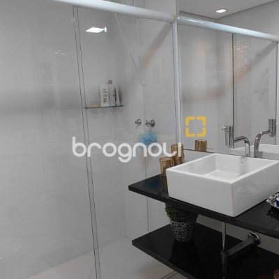 Apartamento com 115m², 3 quartos (sendo 1 suíte), 2 garagens, no bairro Agronômica em Florianópolis