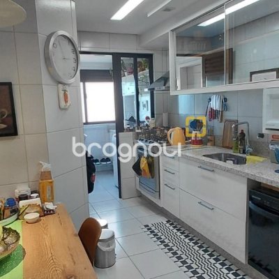 Apartamento com 115m², 3 quartos (sendo 1 suíte), 2 garagens, no bairro Agronômica em Florianópolis