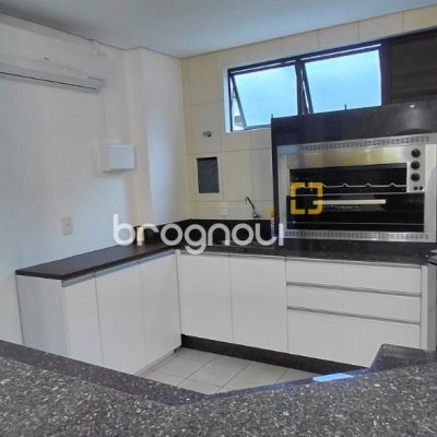 Apartamento com 115m², 3 quartos (sendo 1 suíte), 2 garagens, no bairro Agronômica em Florianópolis