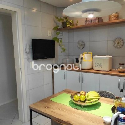 Apartamento com 115m², 3 quartos (sendo 1 suíte), 2 garagens, no bairro Agronômica em Florianópolis