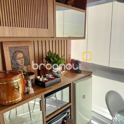 Apartamento com 115m², 3 quartos (sendo 1 suíte), 2 garagens, no bairro Agronômica em Florianópolis