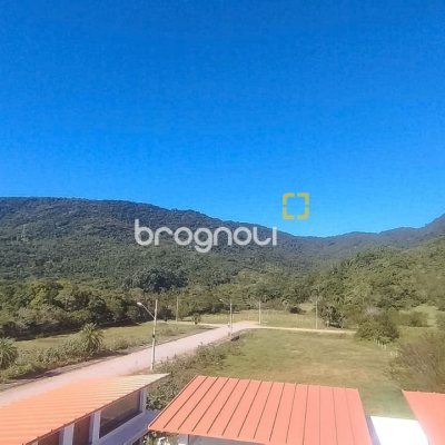 Casa com 117m², 3 quartos (sendo 1 suíte), 2 garagens, no bairro Ribeirão da Ilha em Florianópolis
