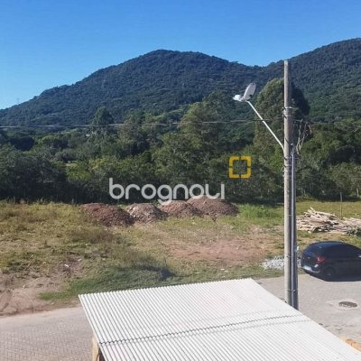 Casa com 117m², 3 quartos (sendo 1 suíte), 2 garagens, no bairro Ribeirão da Ilha em Florianópolis